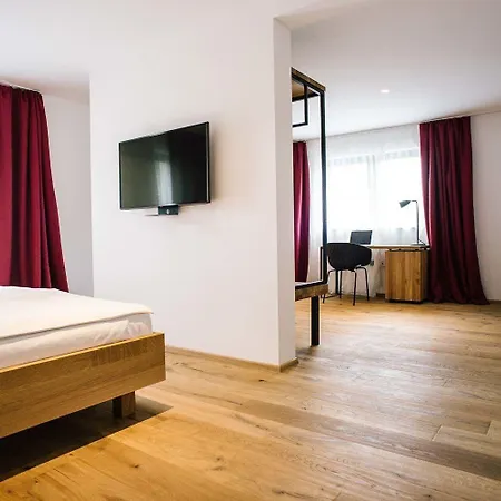 Vault Hotel 4*