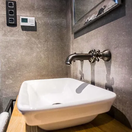 Vault Hotel
