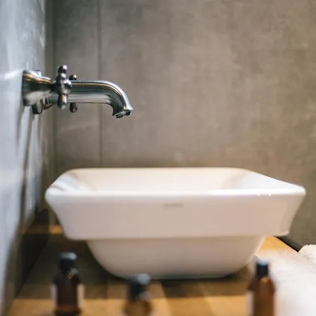 Vault Hotel 4*