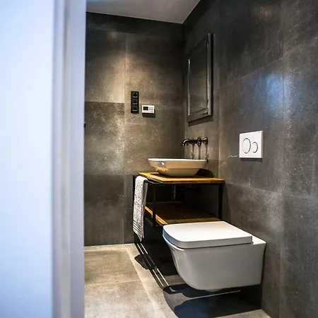Vault Hotel 4*